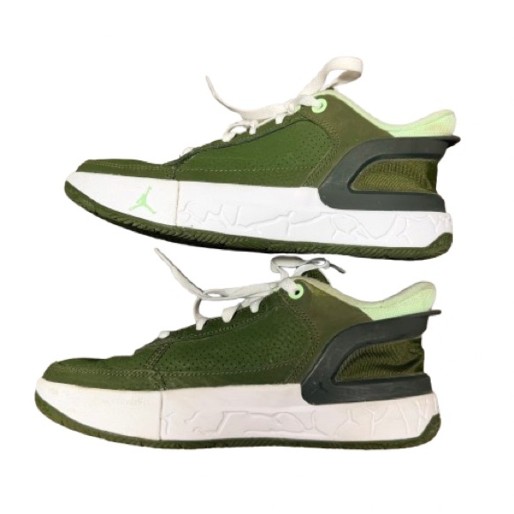 Jordan Day 1 EO Green Size Size 4Y
Nice Condition! Minor Flaw-see picture - Picture 7 of 10
